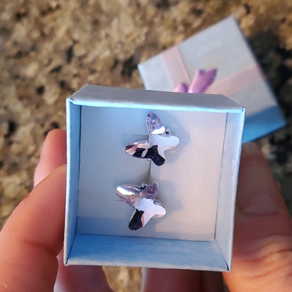 NIB, glimmer butterfly earrings 🤩 - Picture 5 of 10